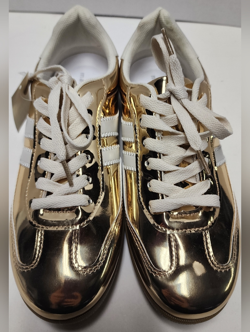 Size 8.5 Women Madden Girl Kory GOLD Low Top Retro Sneakers Shiny Metallic NWT